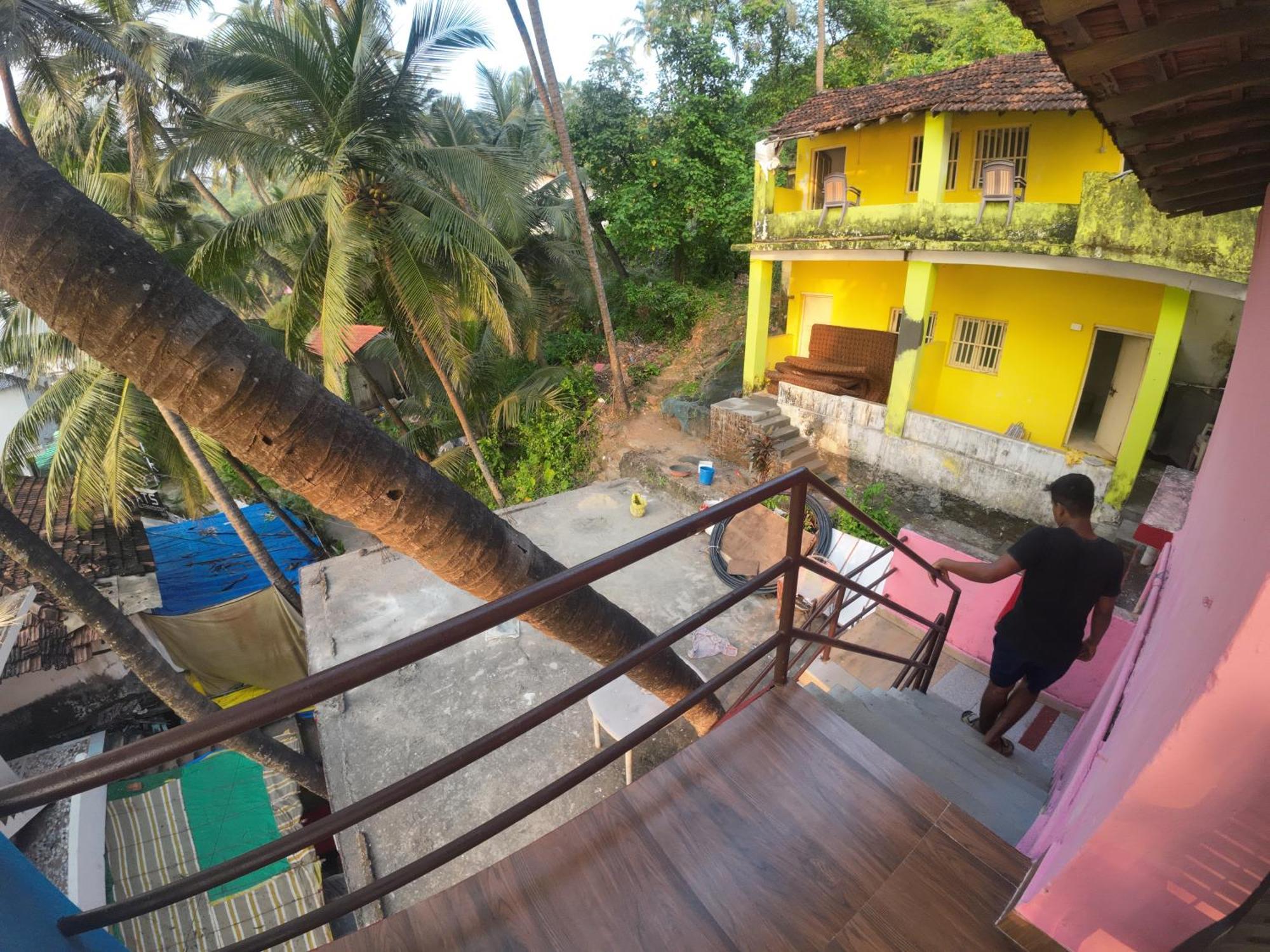 Om Ganesh Guest House Cliffside Arambol Exterior foto