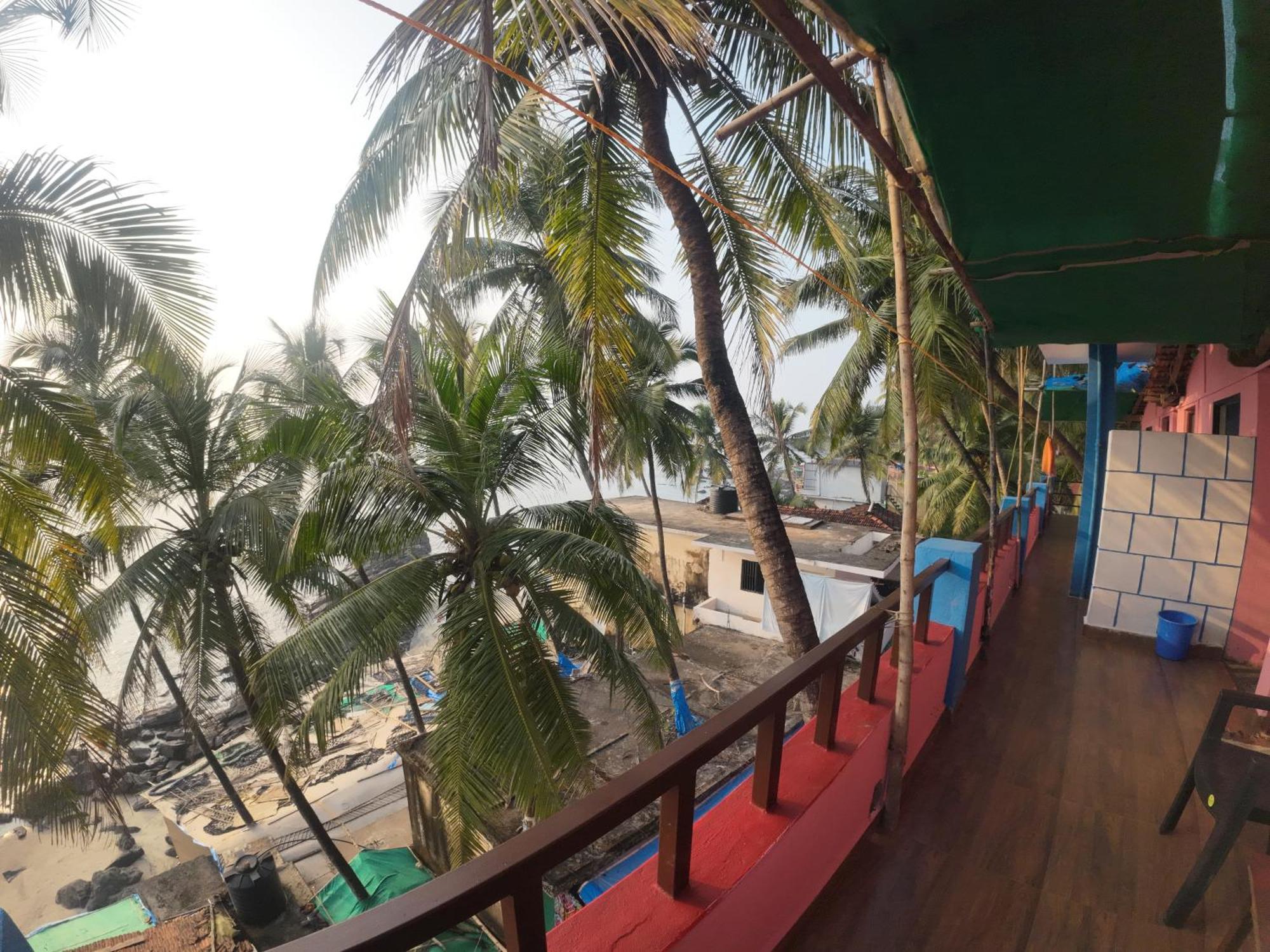 Om Ganesh Guest House Cliffside Arambol Exterior foto