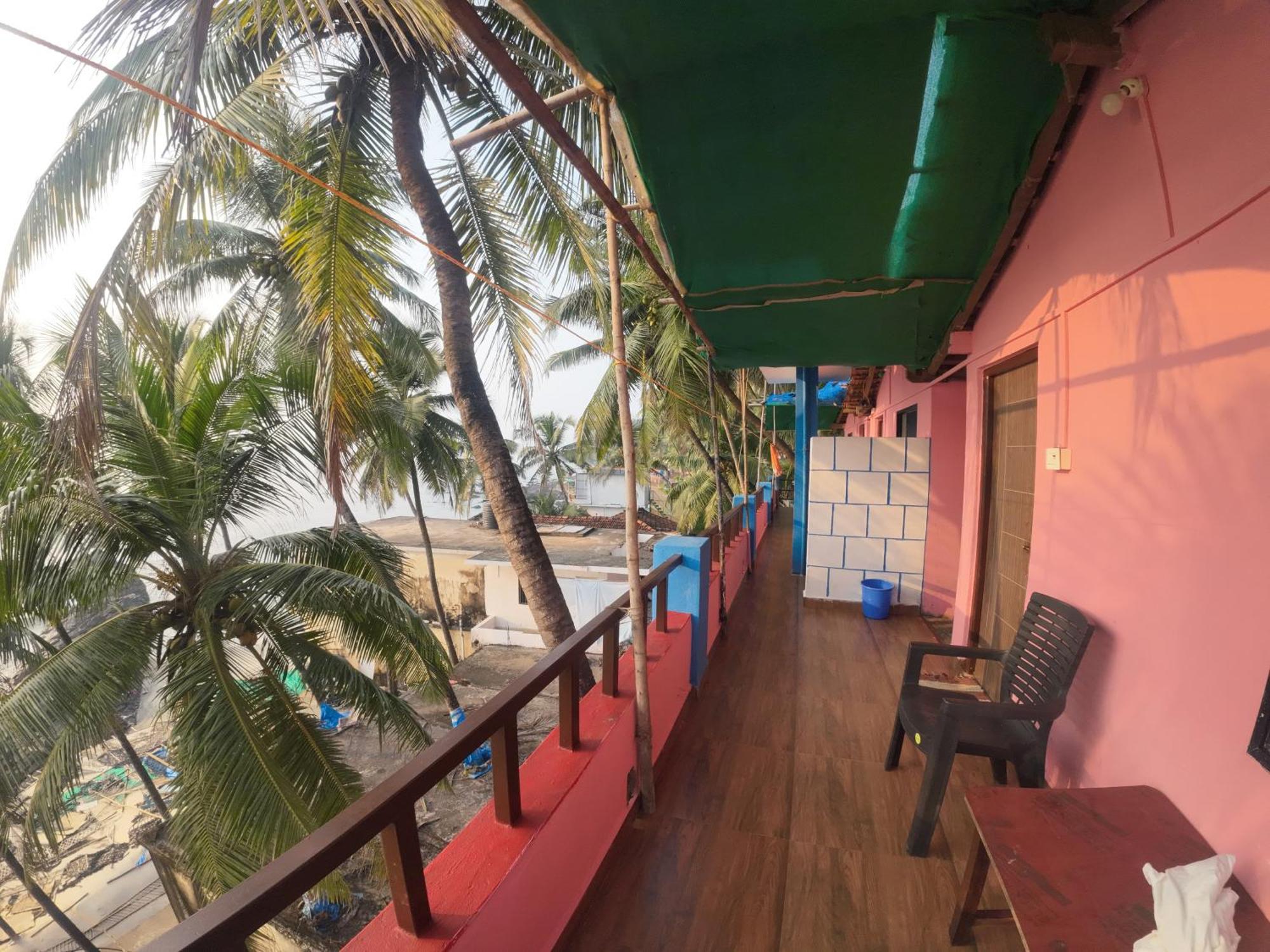 Om Ganesh Guest House Cliffside Arambol Exterior foto