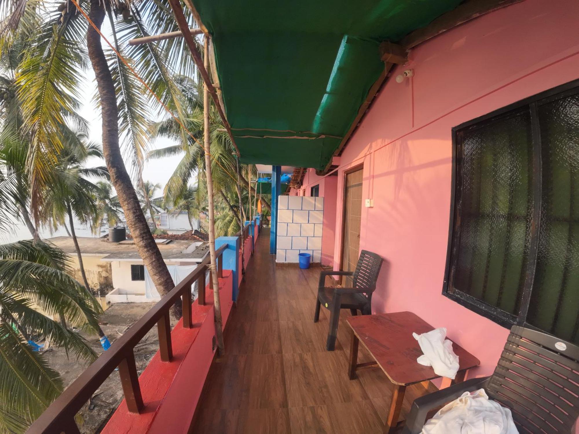 Om Ganesh Guest House Cliffside Arambol Exterior foto