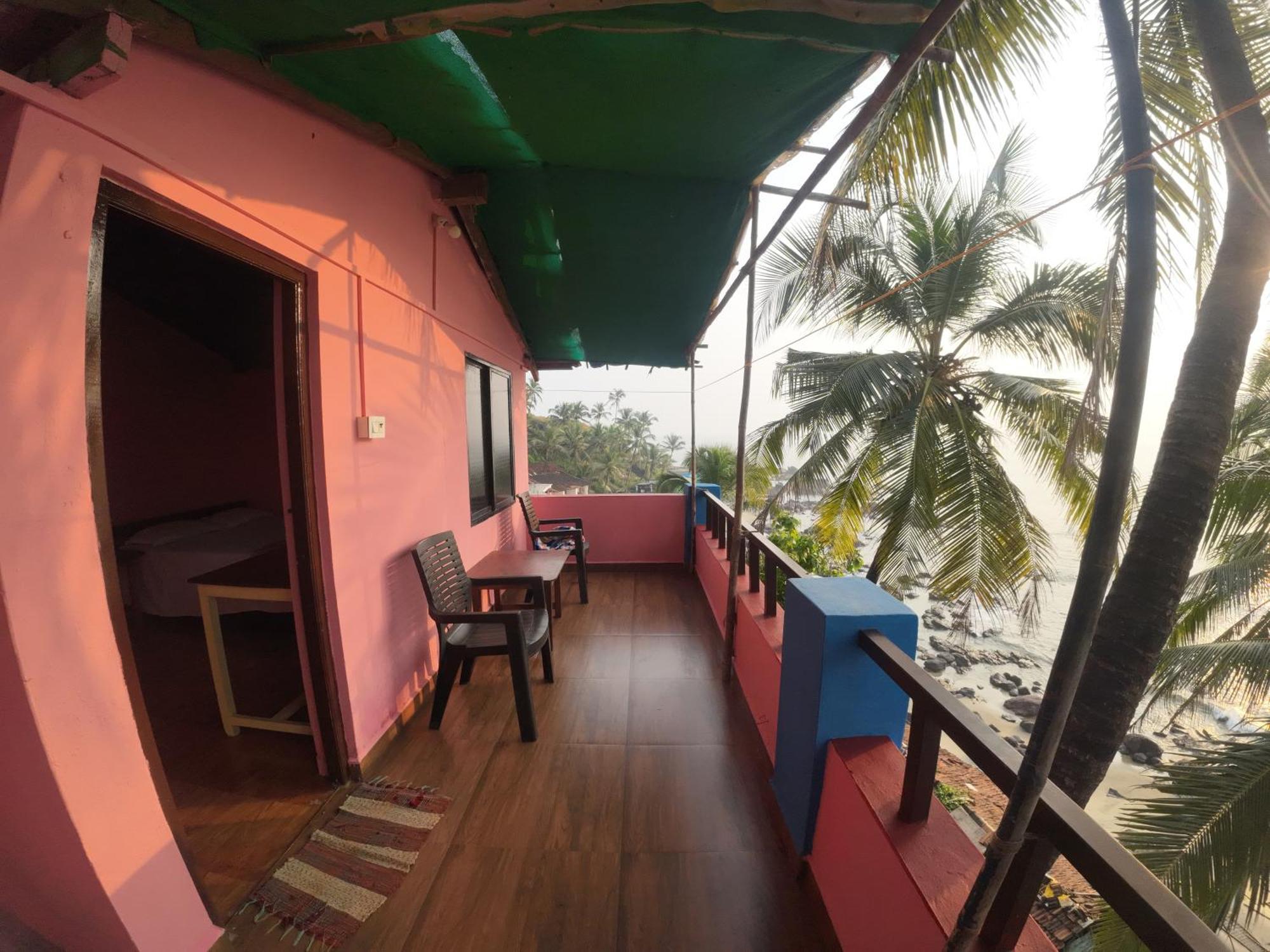 Om Ganesh Guest House Cliffside Arambol Exterior foto