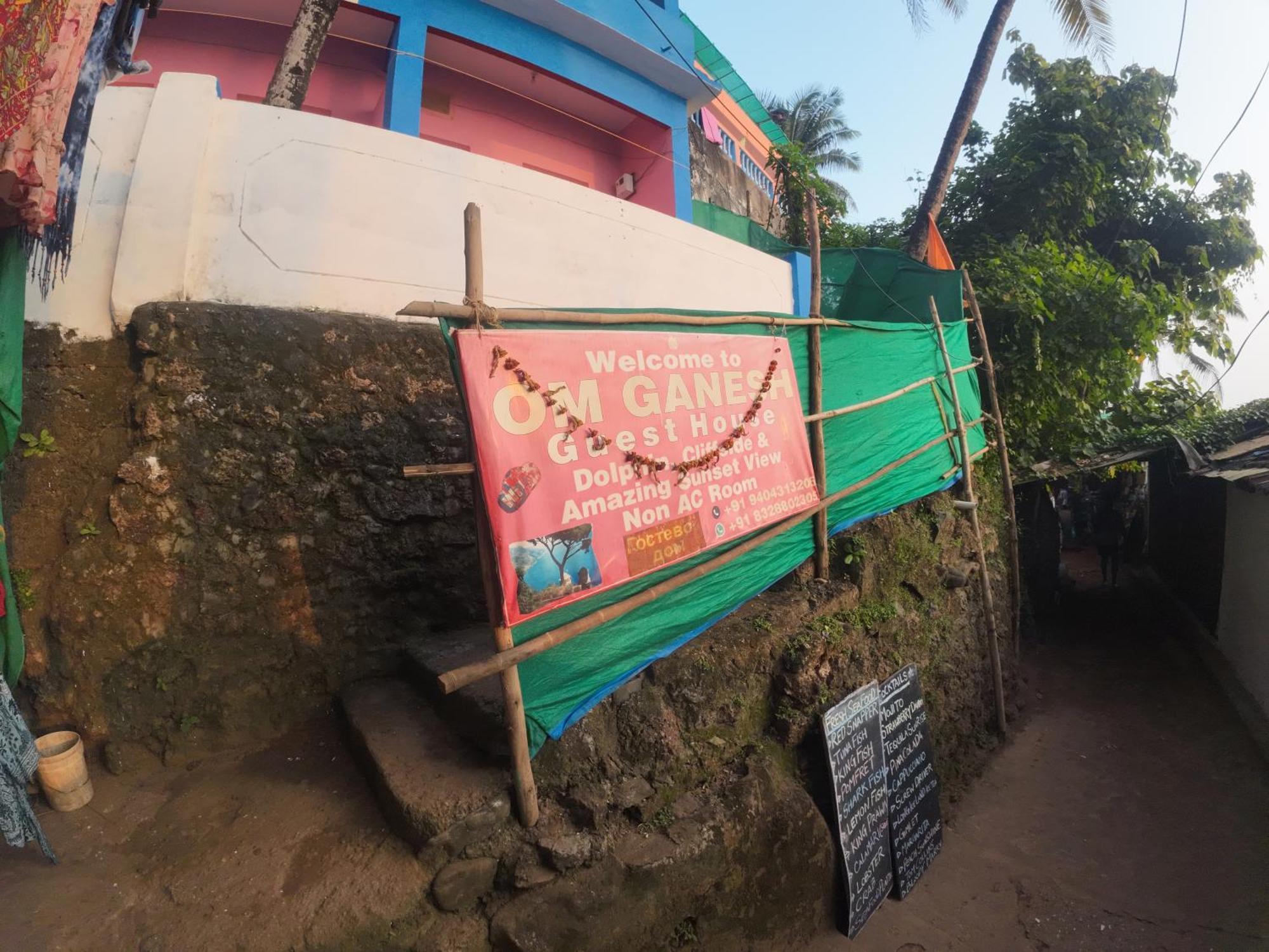 Om Ganesh Guest House Cliffside Arambol Exterior foto