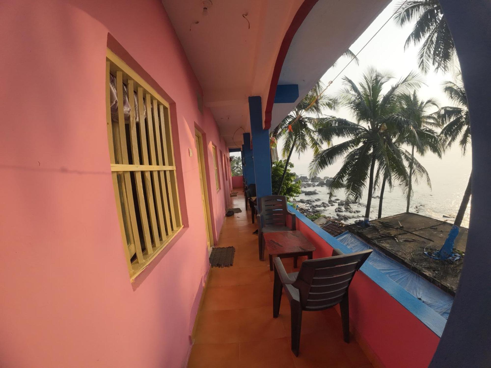 Om Ganesh Guest House Cliffside Arambol Exterior foto