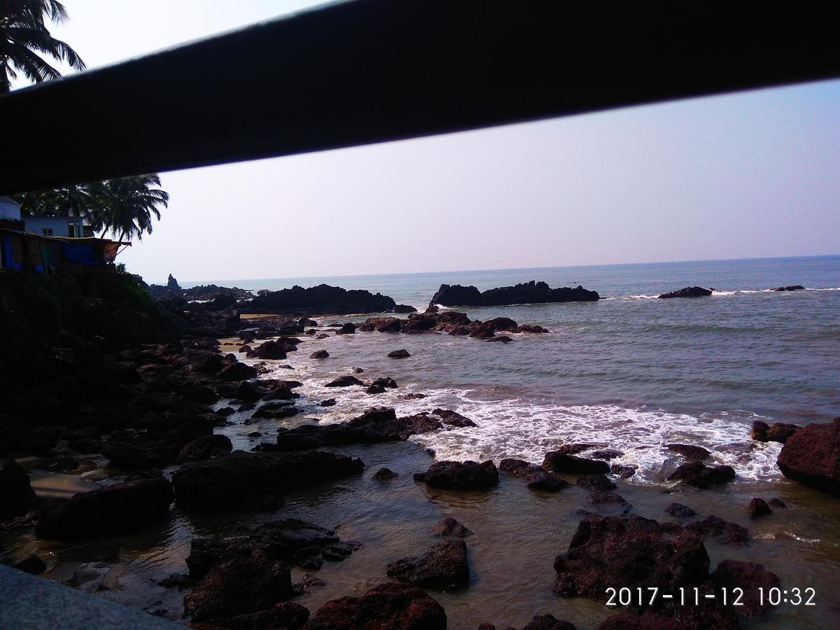 Om Ganesh Guest House Cliffside Arambol Exterior foto